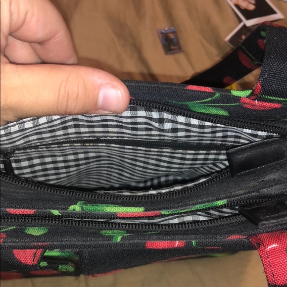 A bage - Picture 2 of 2